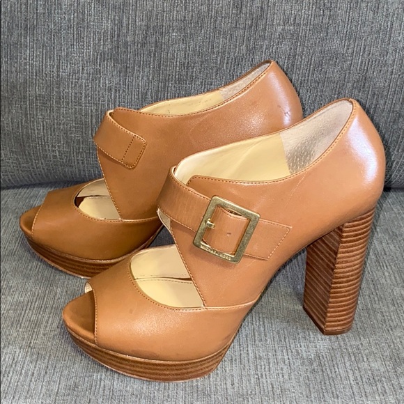 👠 MICHAEL KORS HEELS - Picture 2 of 5